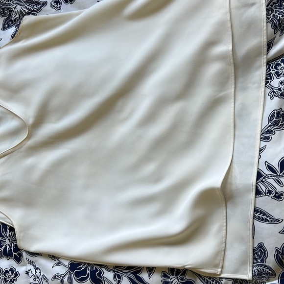 Ann Taylor sleeveless top - Picture 3 of 3